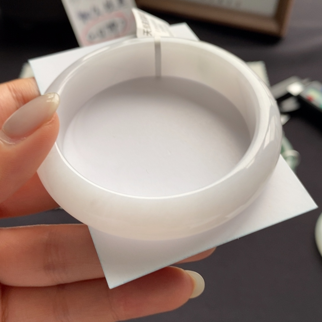 翡翠未镶嵌手镯牛奶底