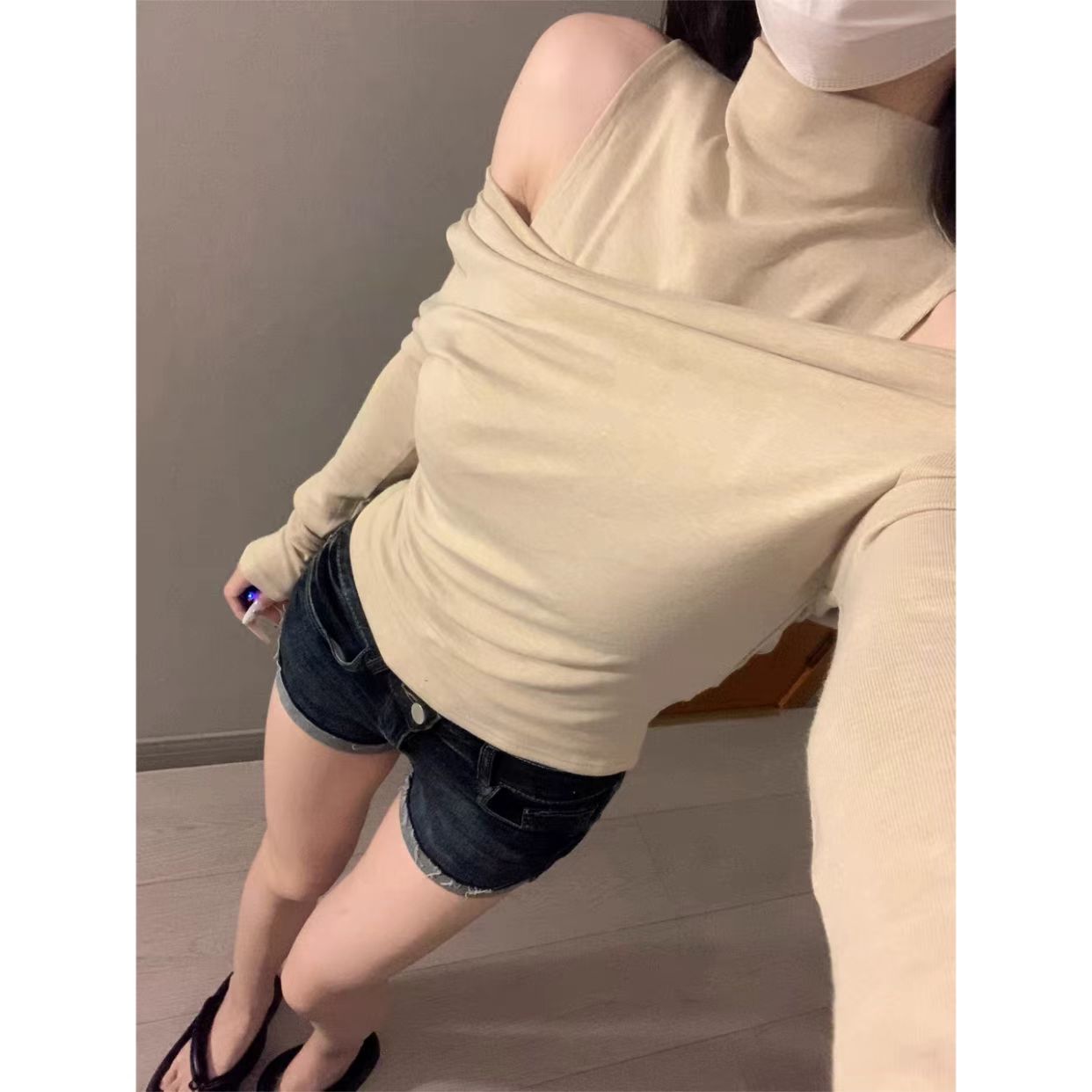 曼曼【韩欲松弛线~】韩版半高领荡领漏肩假两件长袖T恤3757#