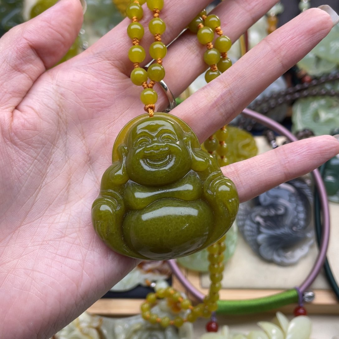 蛇纹石玉颈饰未镶嵌