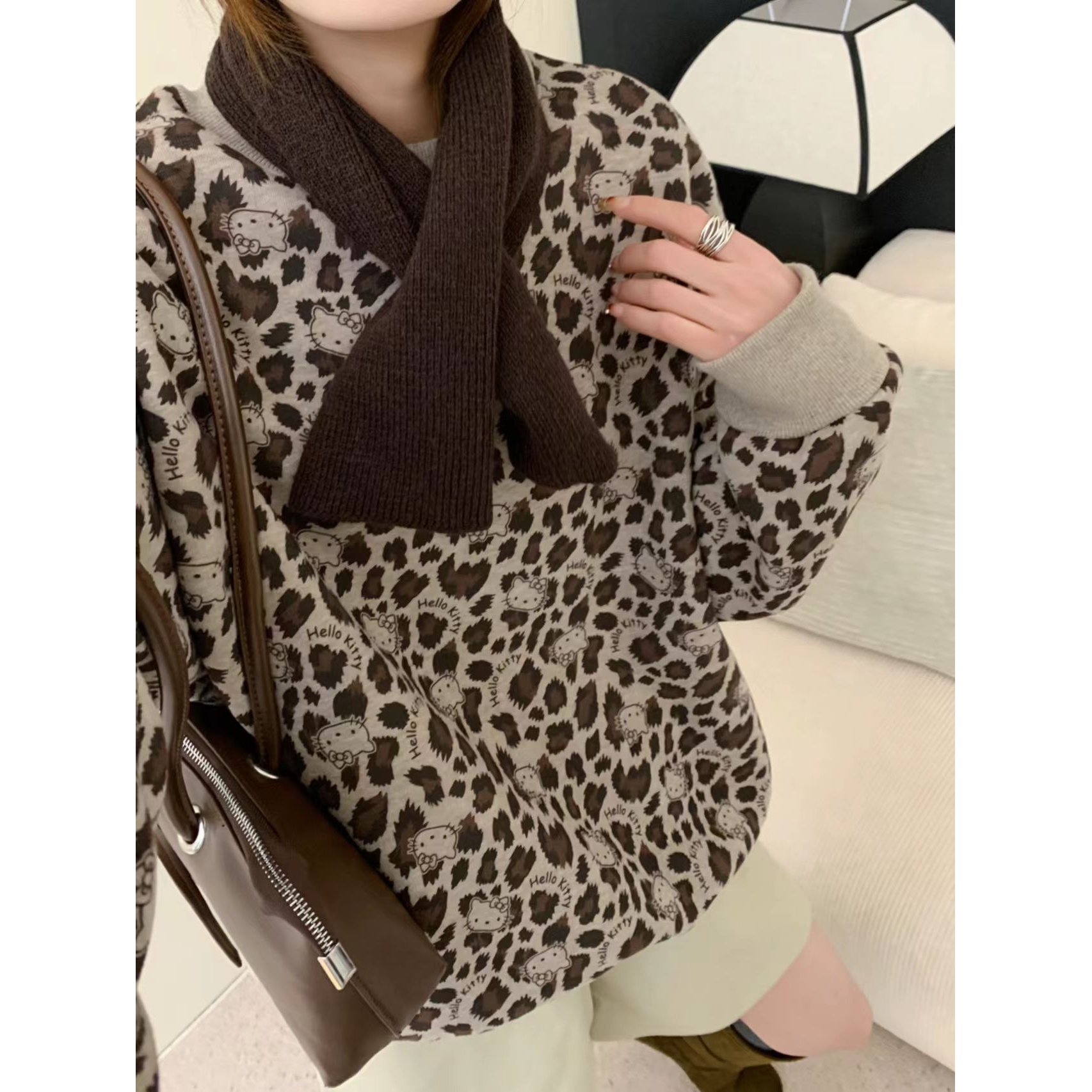HMY05344 2025新款豹纹猫咪唇圆领加绒加厚卫衣