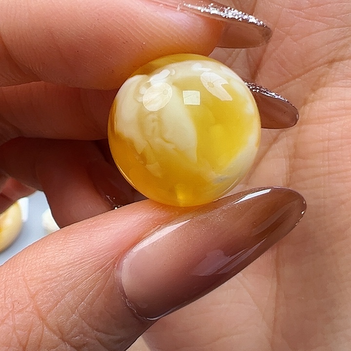 蜜蜡未镶嵌珠宝奇石