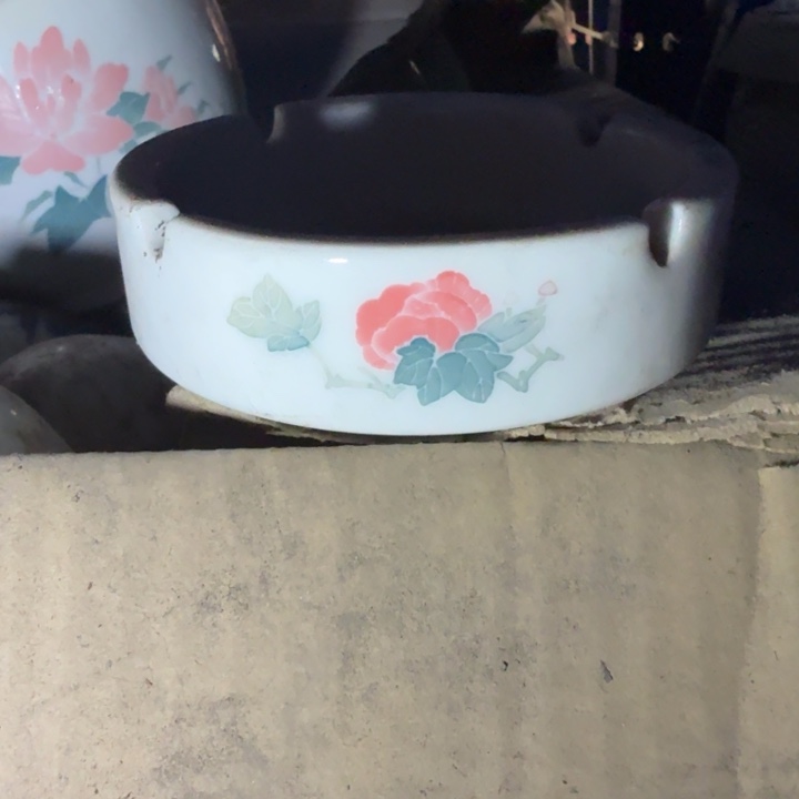 醴陵群力手绘烟灰缸微瑕