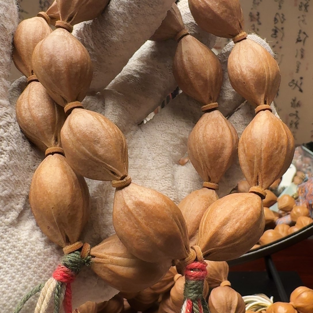 把件橄榄核鲨鱼呗