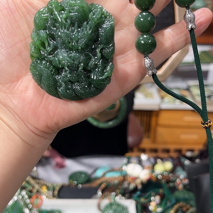 颈饰未镶嵌和田玉