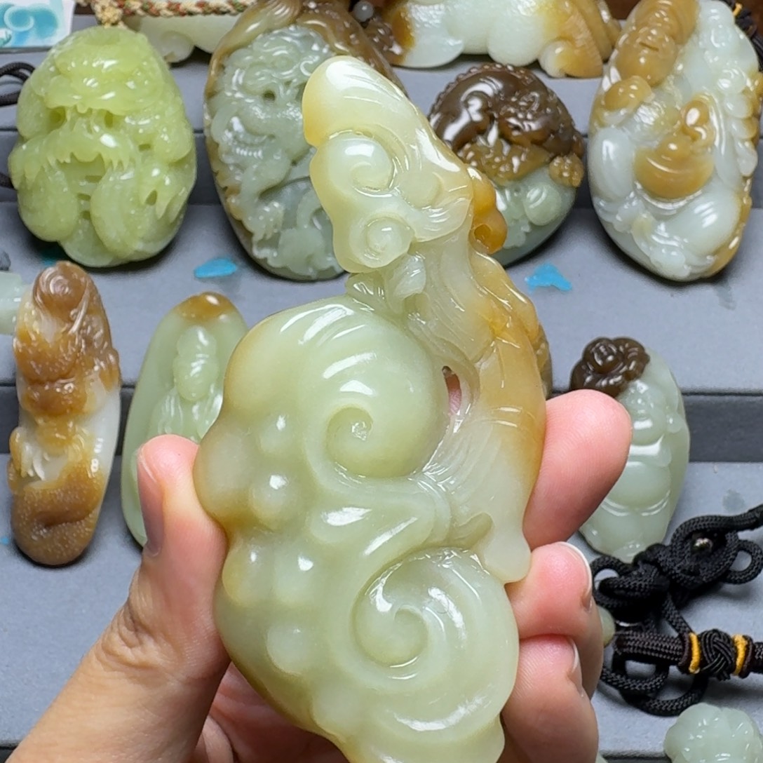 和田玉未镶嵌颈饰