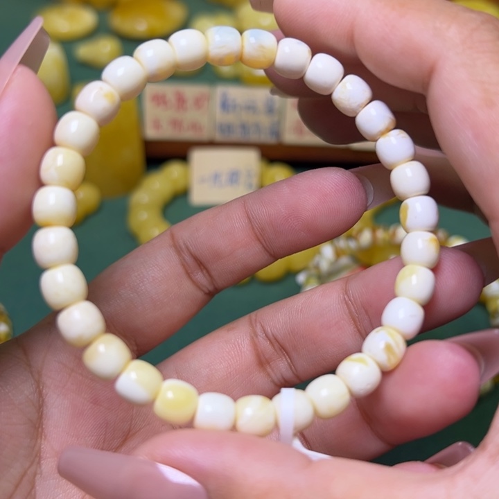 蜜蜡未镶嵌珠宝奇石