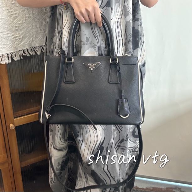 95新 Prada/普拉达 杀手黑白配色手提包ss