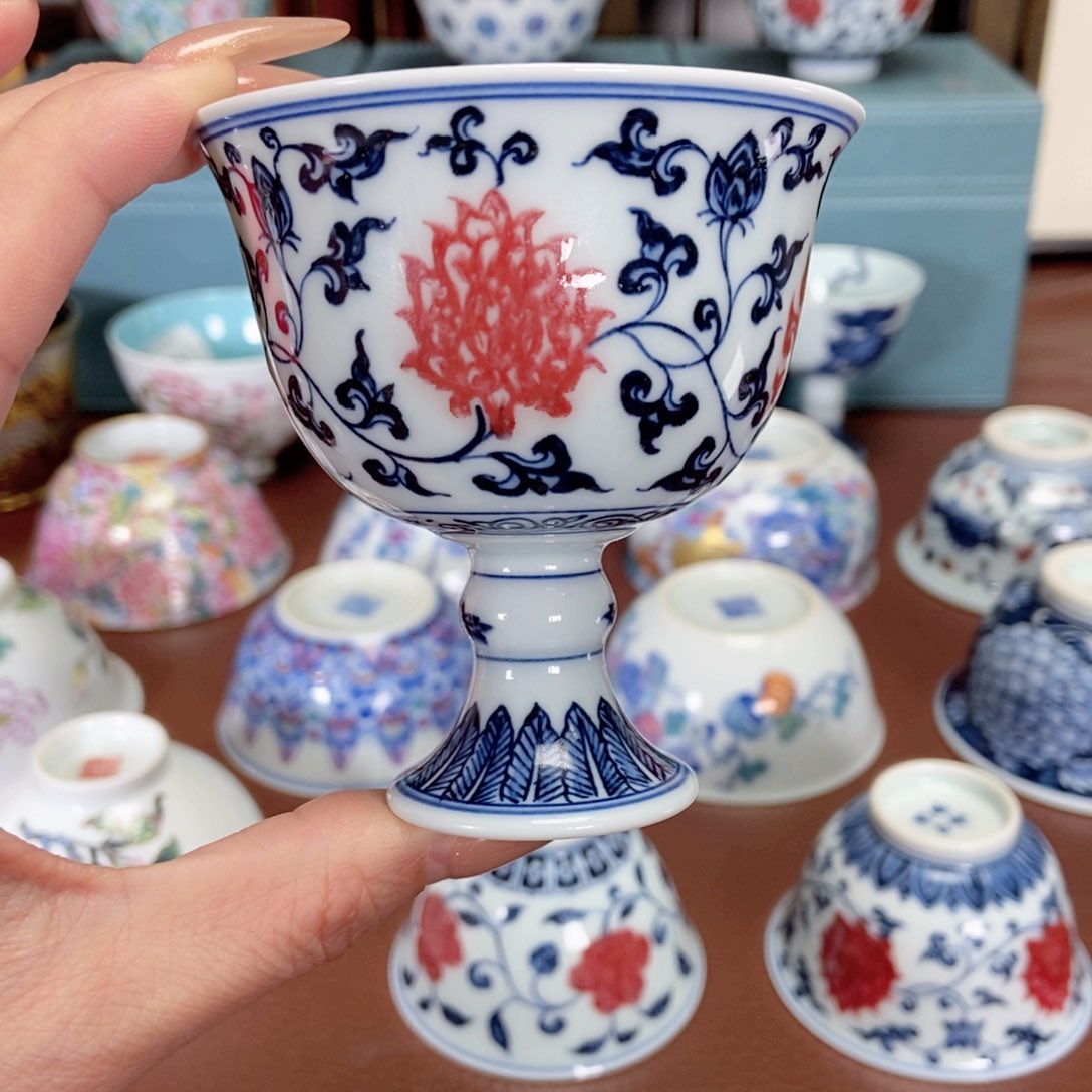 阳春白雪青花釉里红缠枝莲高足杯