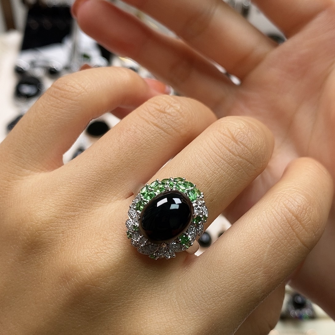 翡翠18K金镶嵌戒指