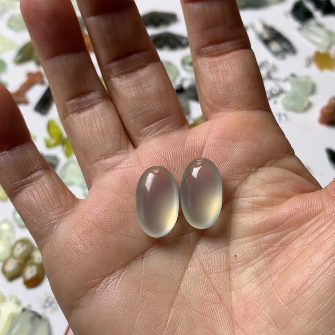 蛇纹石玉未镶嵌耳坠