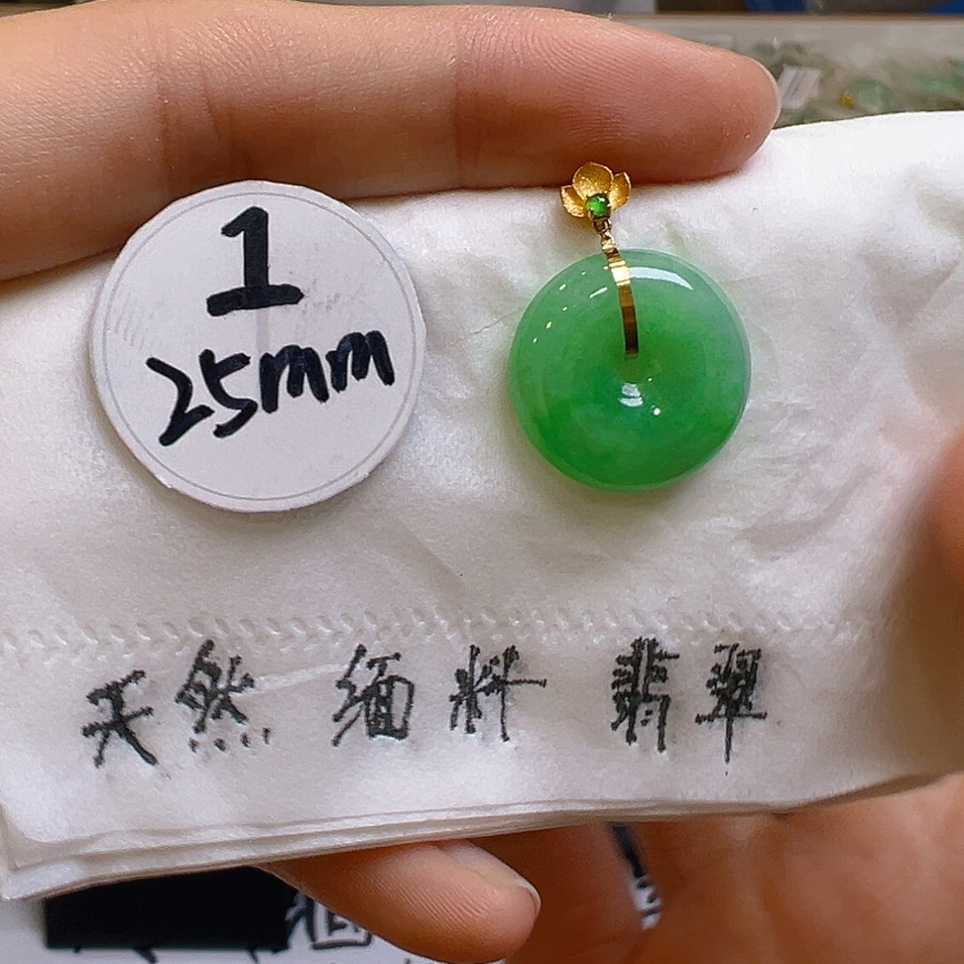 翡翠颈饰18K金镶嵌翡翠