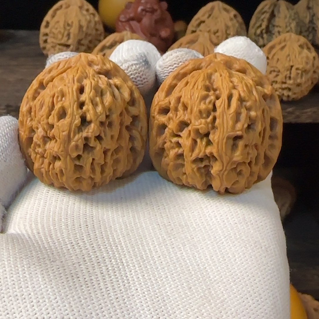 中***和文玩核桃把件南将石带黄40尺