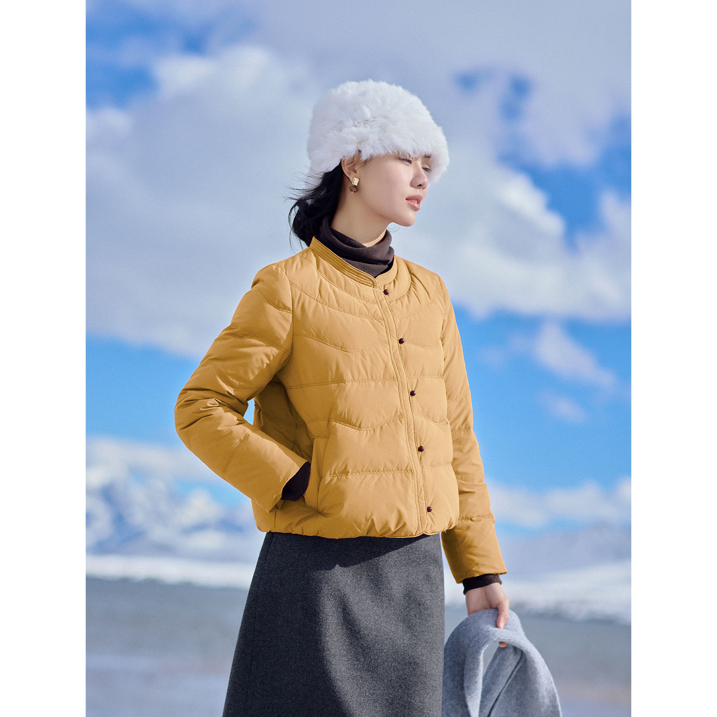 红念白鸭绒黄色羽绒服女短款小个子2025年冬季新款气质外套上衣