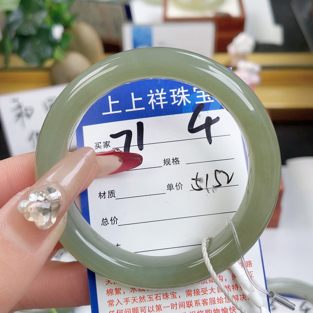 和田玉手镯未镶嵌