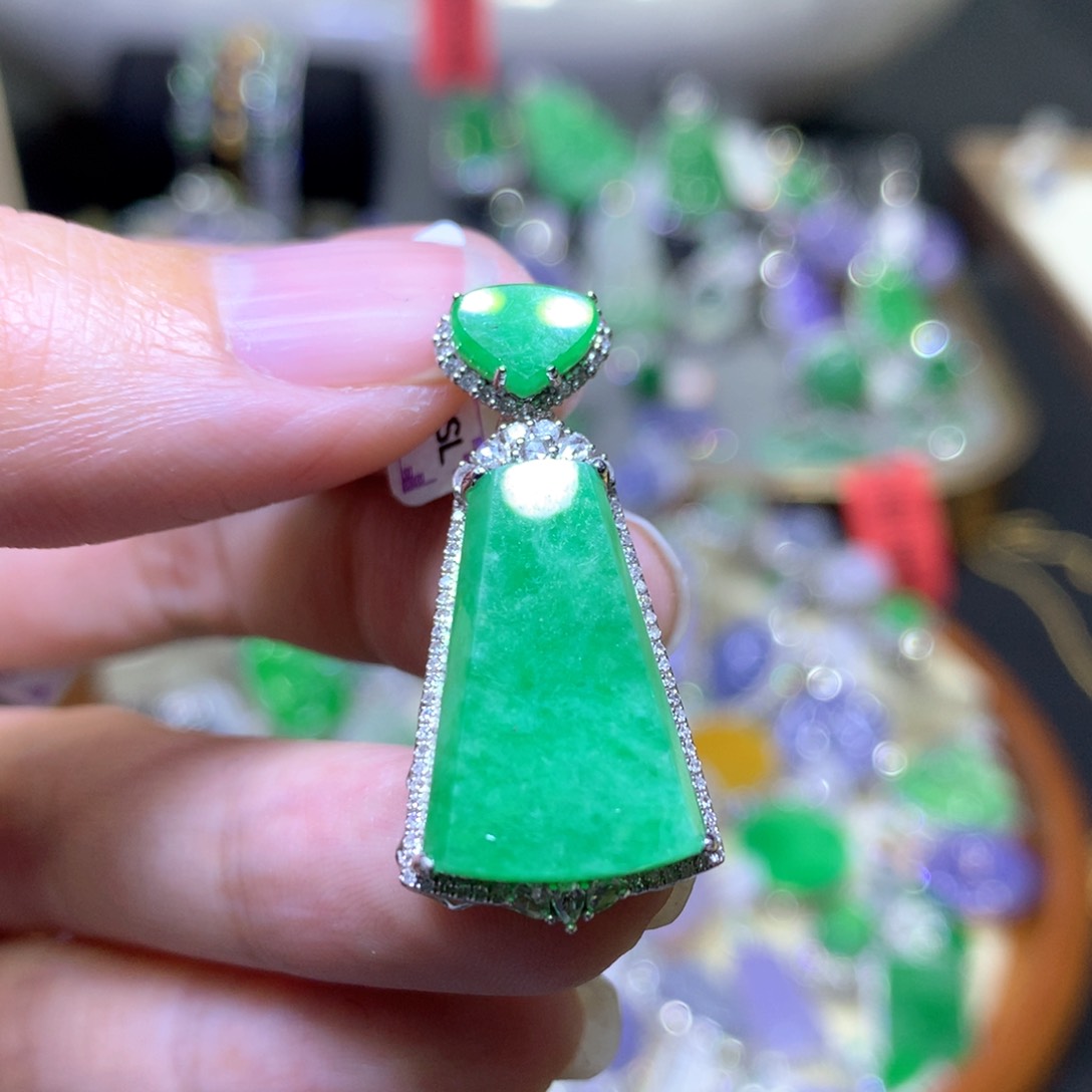 【闪购商品】翡翠颈饰18K金镶嵌翡翠吊坠项链