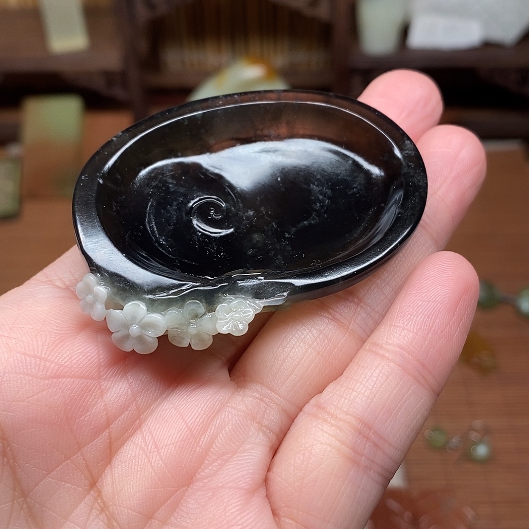 *****蛇纹石玉未镶嵌摆件