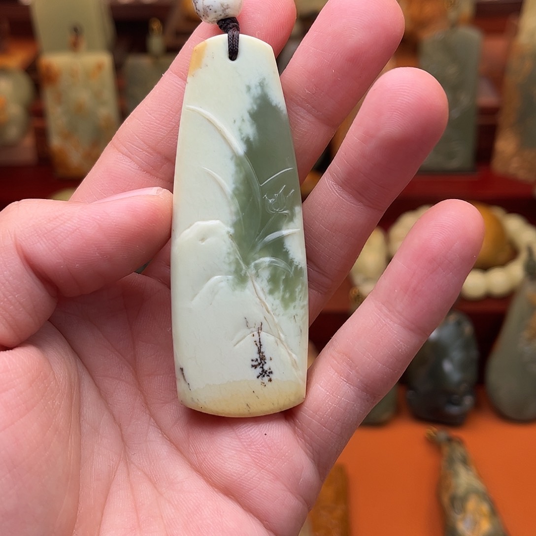 岫岩河磨玉（透闪石质玉）颈饰未镶嵌A****)