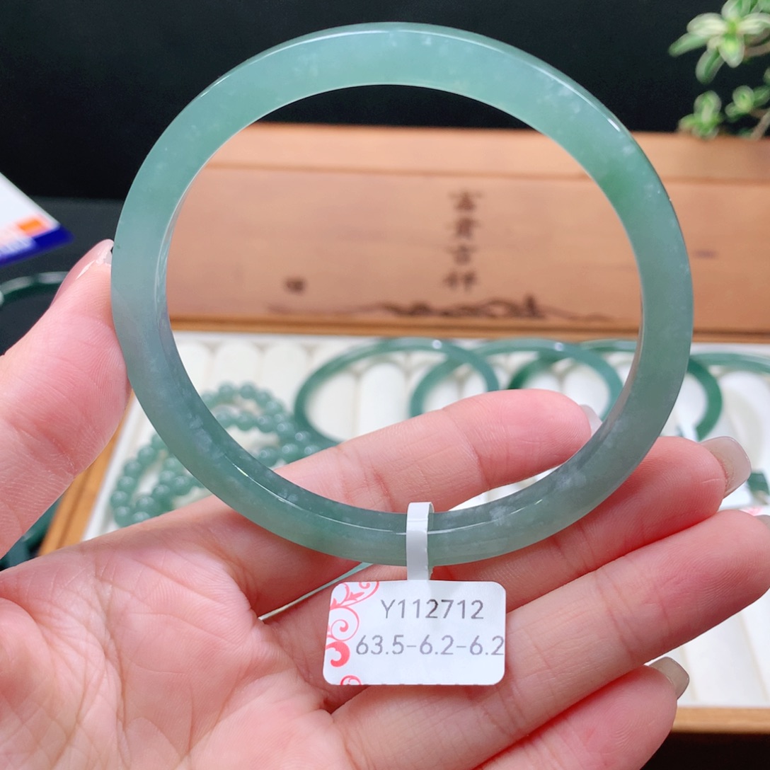 翡翠手镯未镶嵌天然