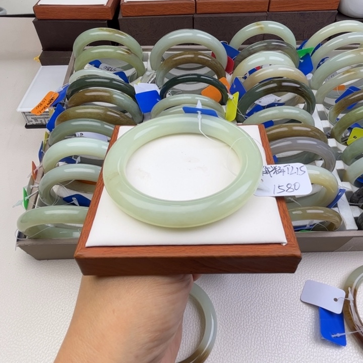 未镶嵌手镯和田玉七月