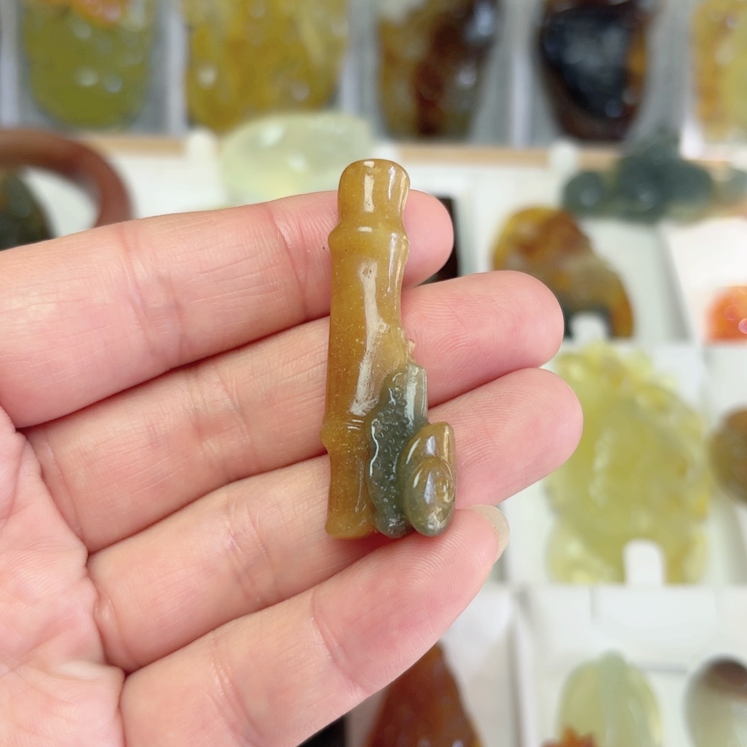 未镶嵌蛇纹石玉吊坠(不含链)