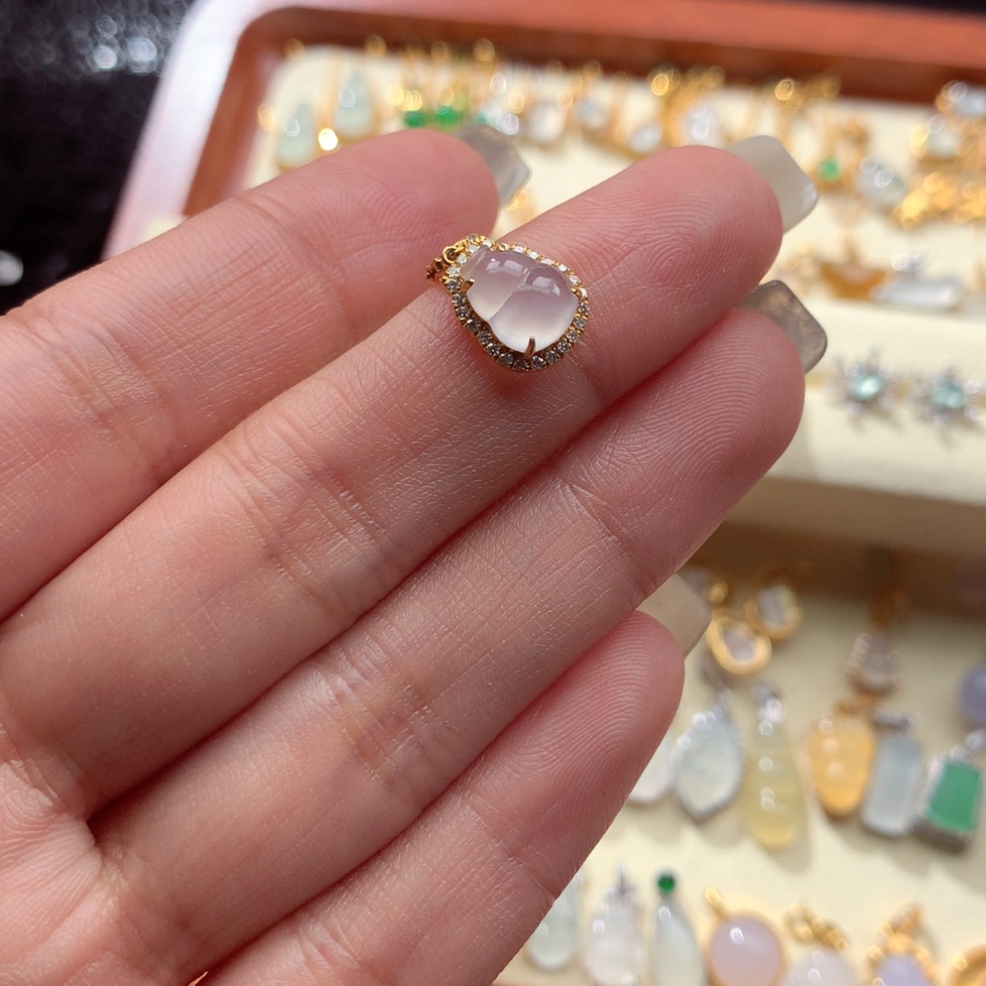 翡翠颈饰18K金镶嵌M*翡翠