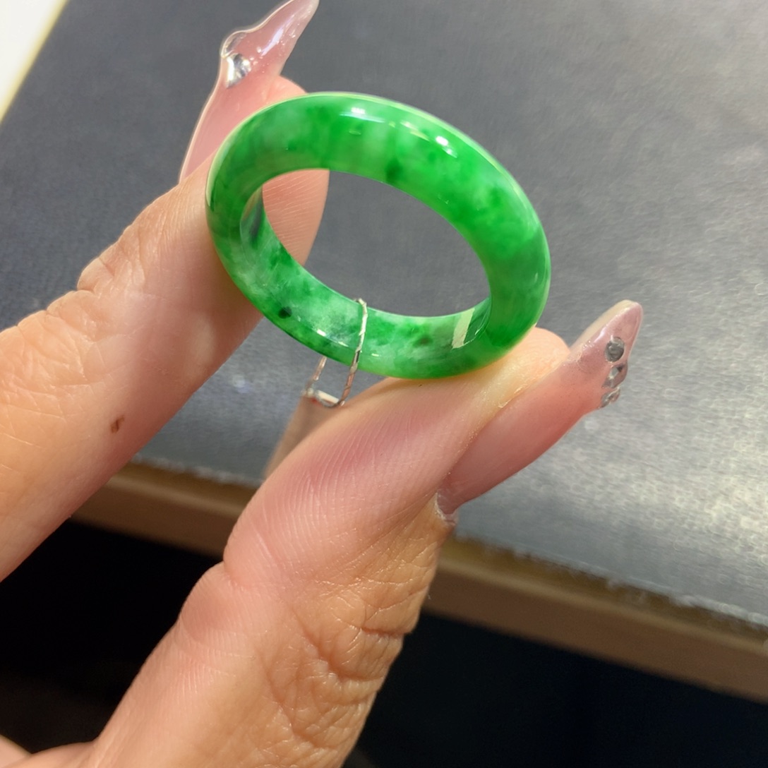 翡翠戒指未镶嵌翡翠