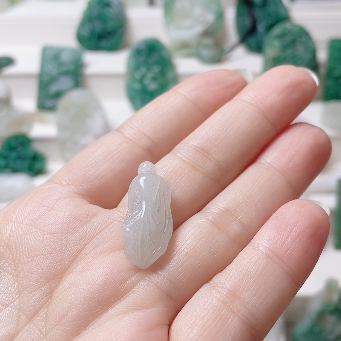 独山玉未镶嵌颈饰