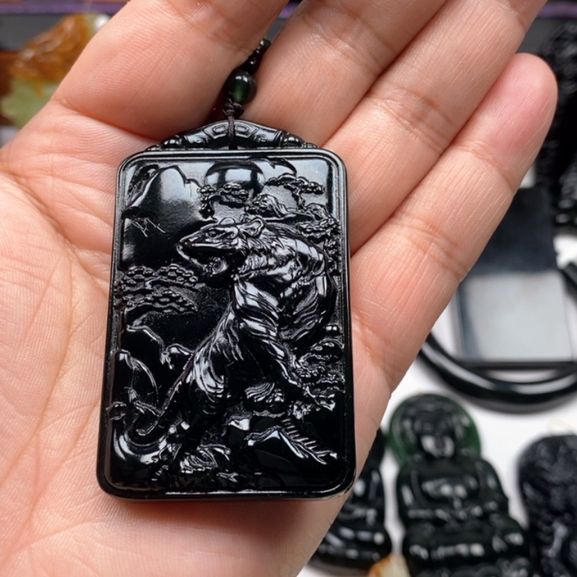 【闪购商品】蛇纹石玉颈饰未镶嵌玫****_