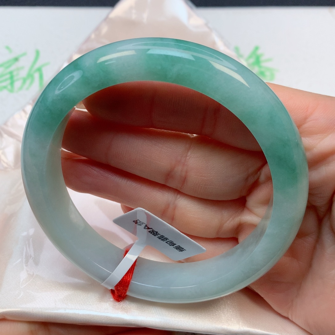 翡翠未镶嵌手镯60-61飘绿花