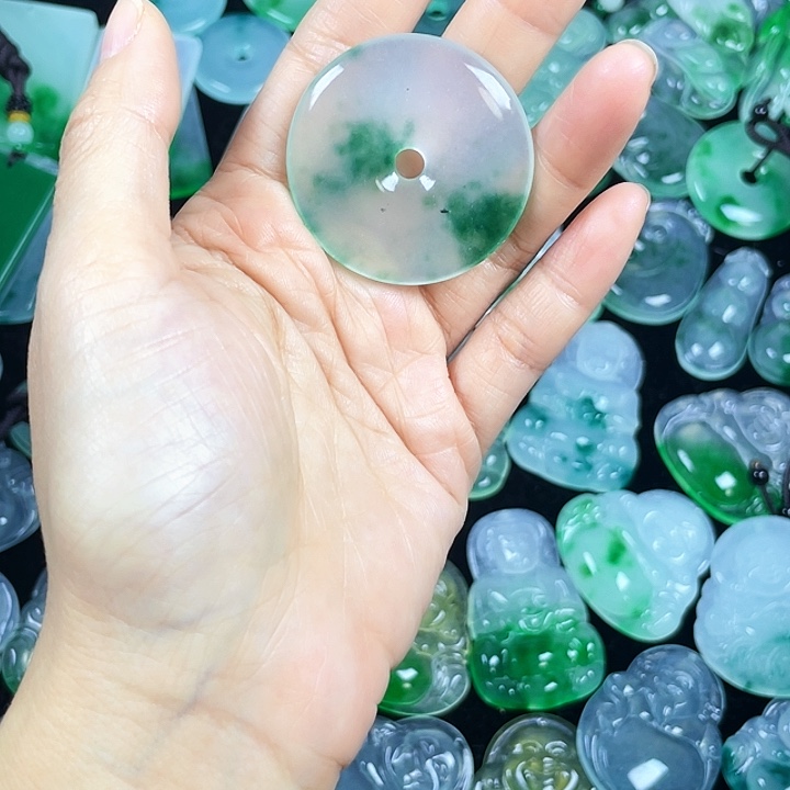 翡翠未镶嵌颈饰吊坠