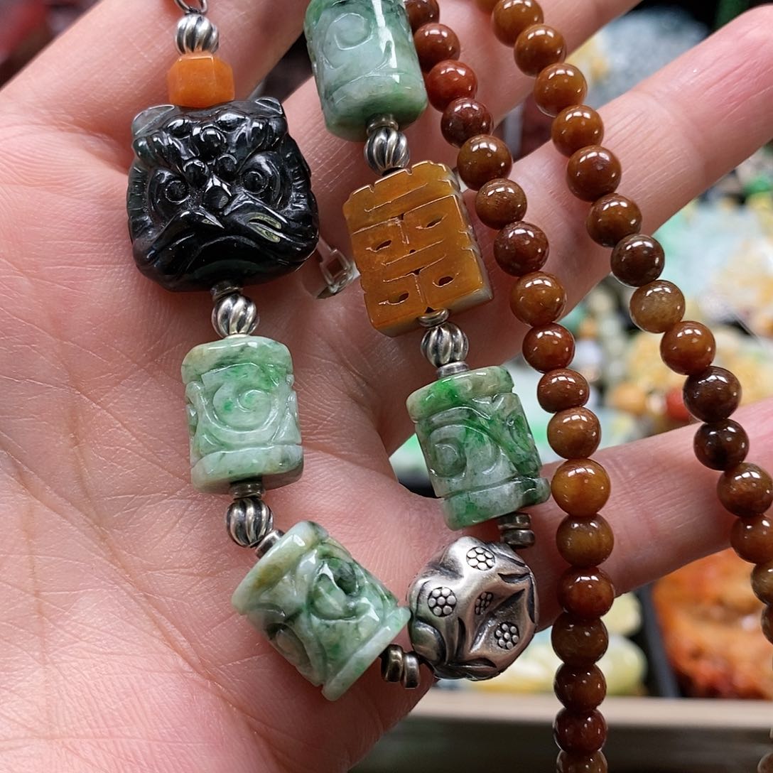 翡翠颈饰未镶嵌翡翠