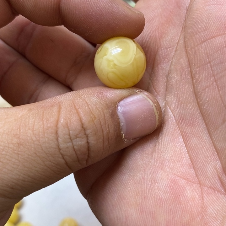 蜜蜡未镶嵌裸石吊坠