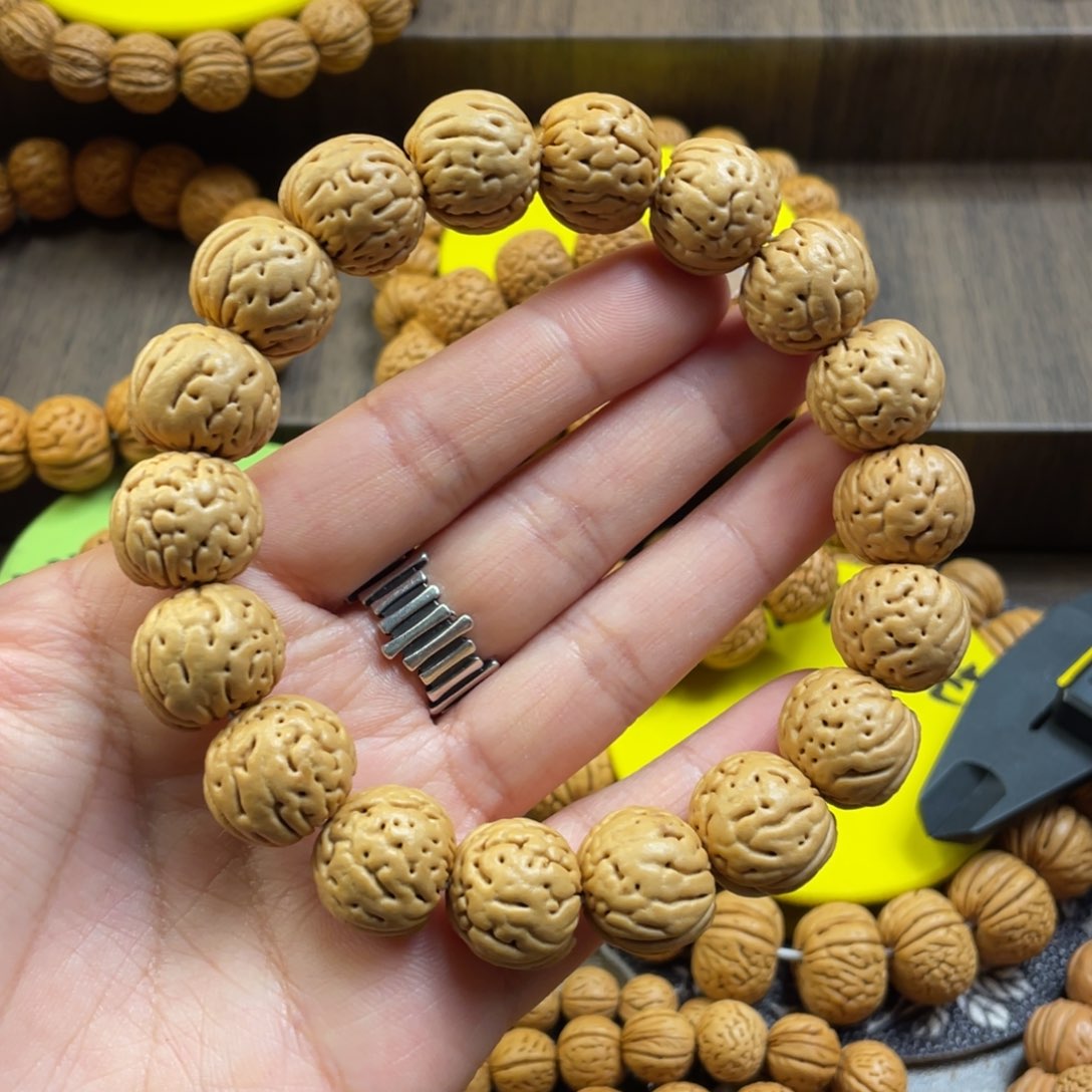 桃核手串和***杯野生金丹