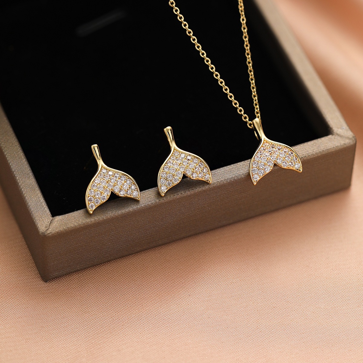 铜合金铜耳饰 日韩时尚款美人鱼尾镶钻耳钉女小众设计耳环锁骨链