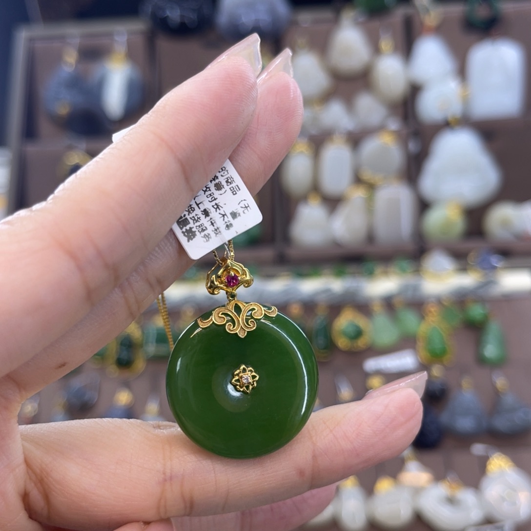 和田玉吊坠18K金镶嵌