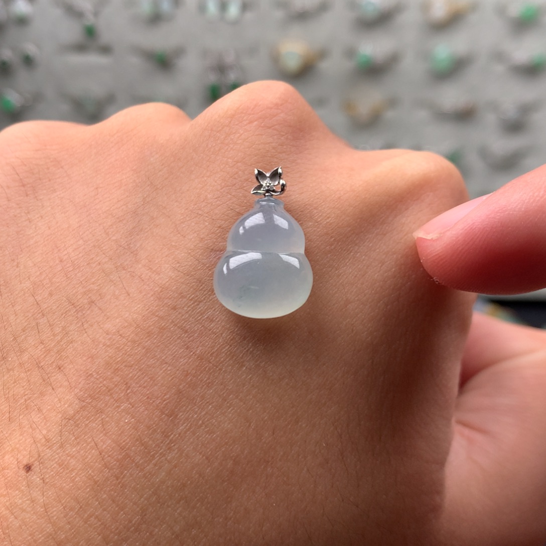 翡翠未镶嵌颈饰你是