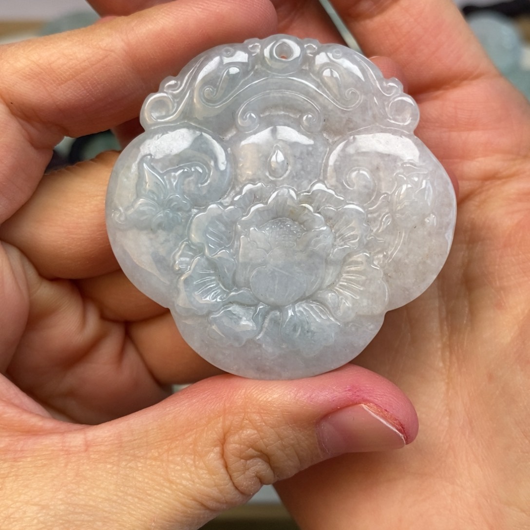 翡翠颈饰未镶嵌牡丹花
