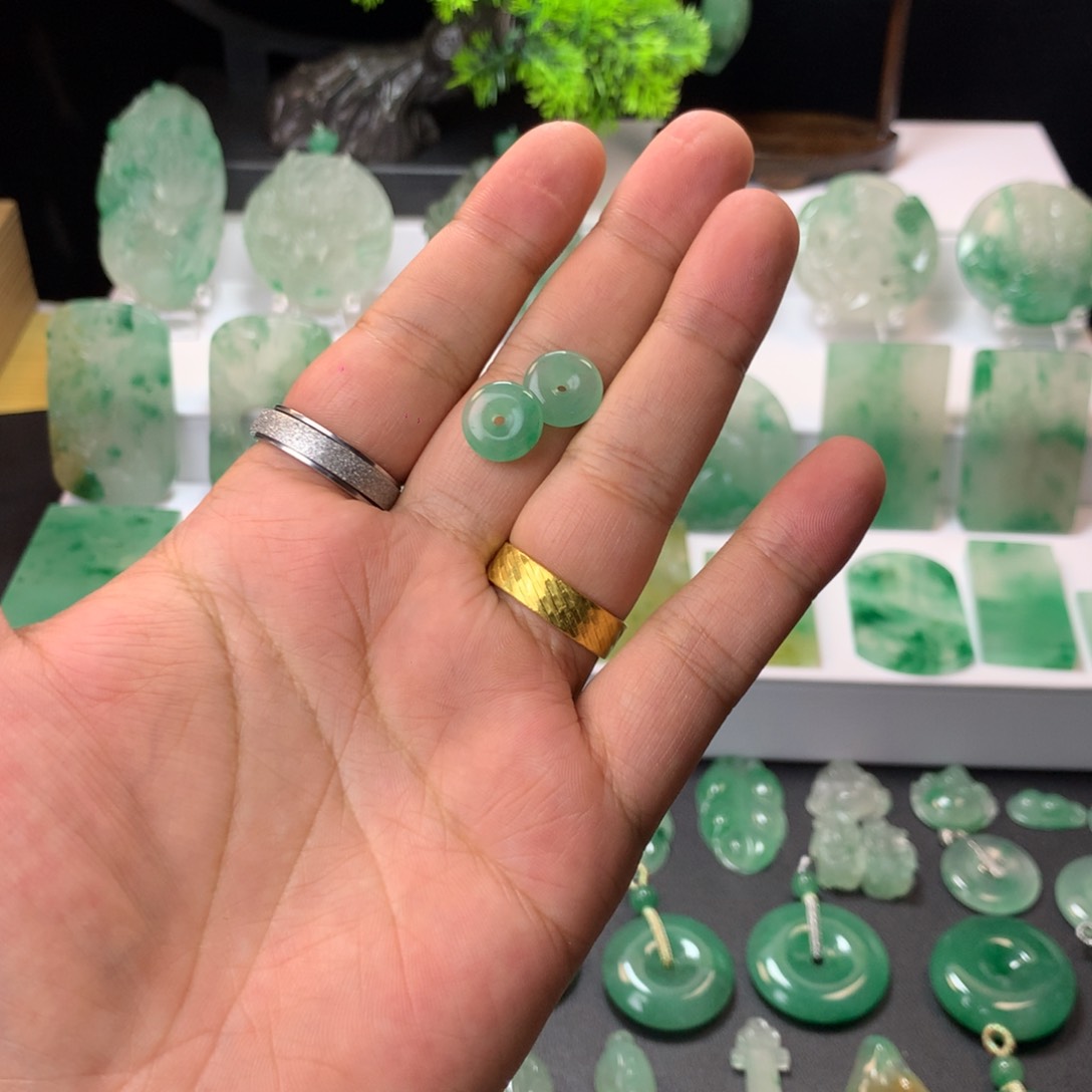 石英质玉（非洲翠）未镶嵌吊坠(赠链)