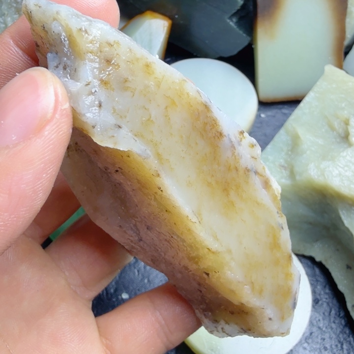 和田玉（糖玉）未镶嵌珠宝奇石