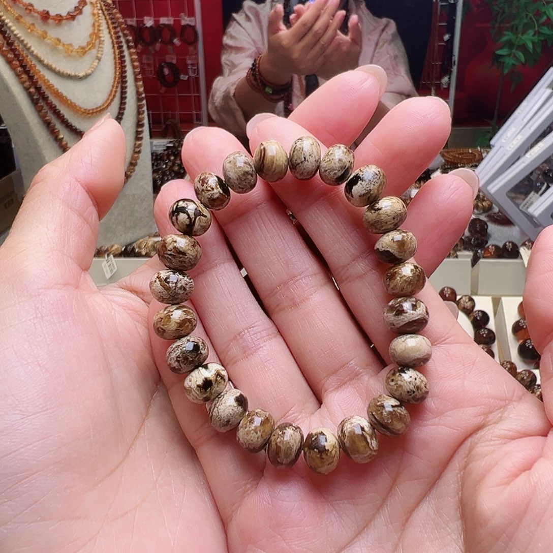 琥珀裸石未镶嵌阿***?抚顺琥珀9干白花