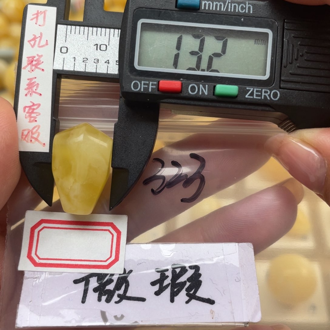 蜜蜡裸石未镶嵌微瑕