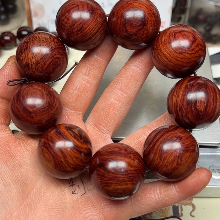 藤类海南红降30红底满纹玉化