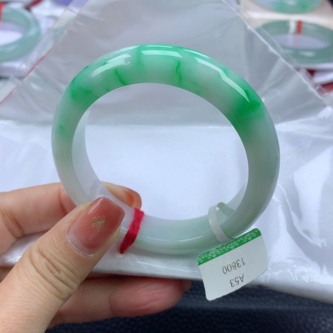 翡翠手镯未镶嵌53圈圈