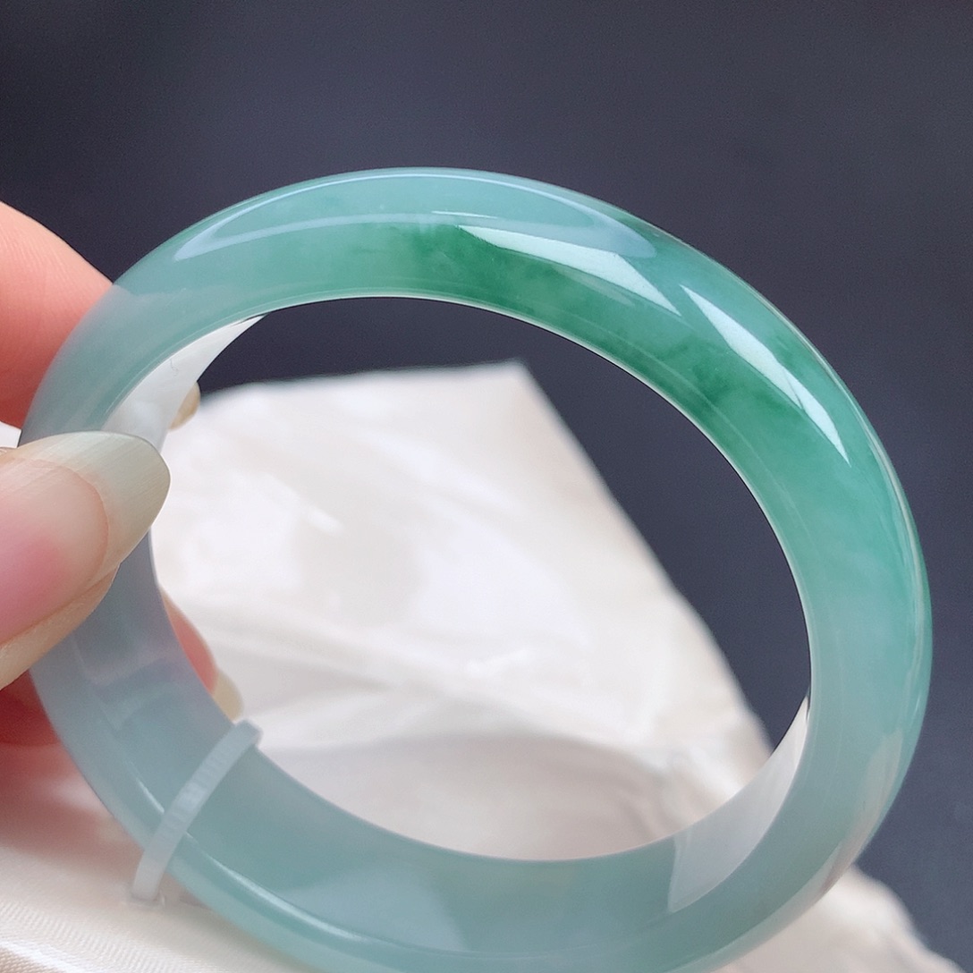 翡翠未镶嵌手镯（贵妃镯）53.5圈口