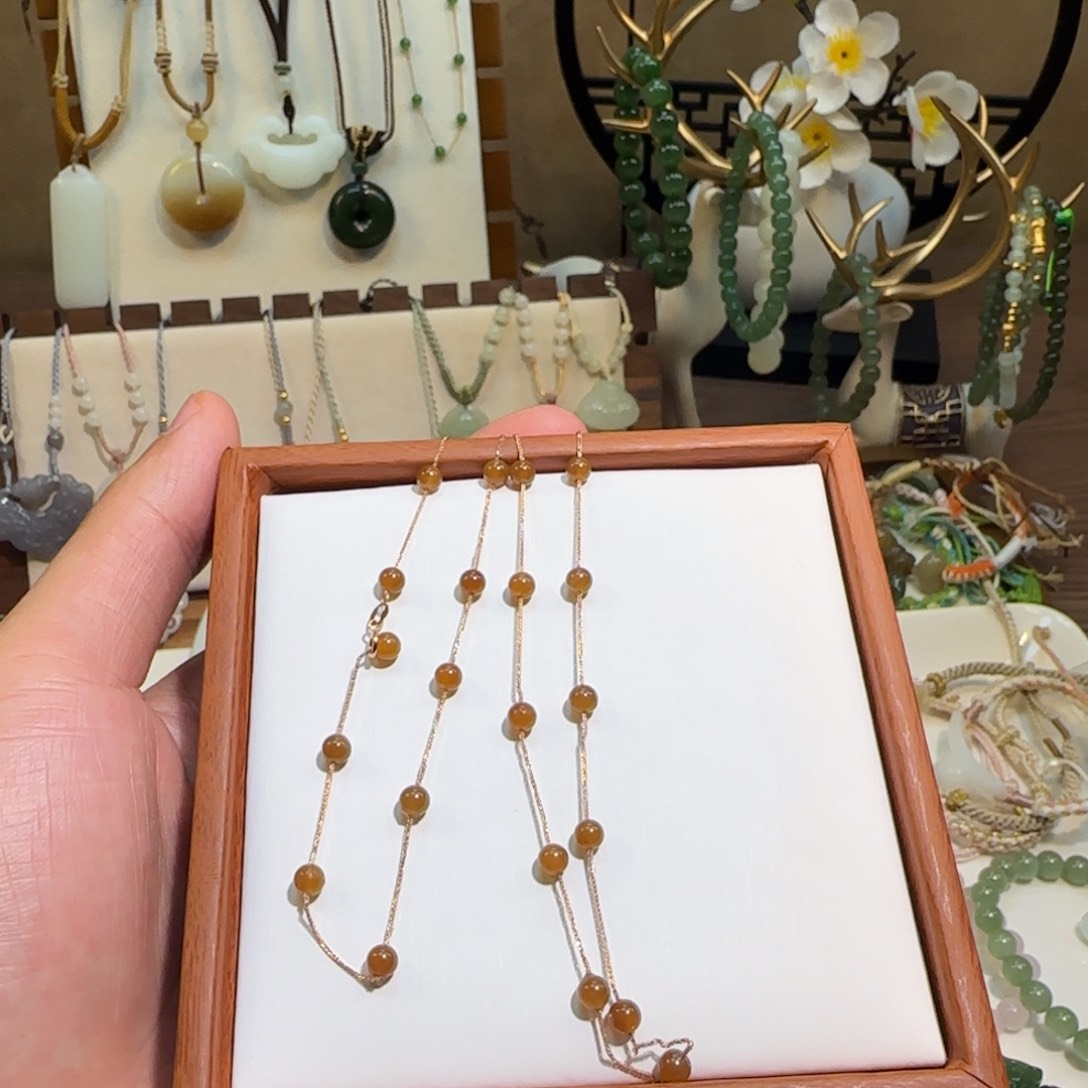 和田玉18K金镶嵌颈饰