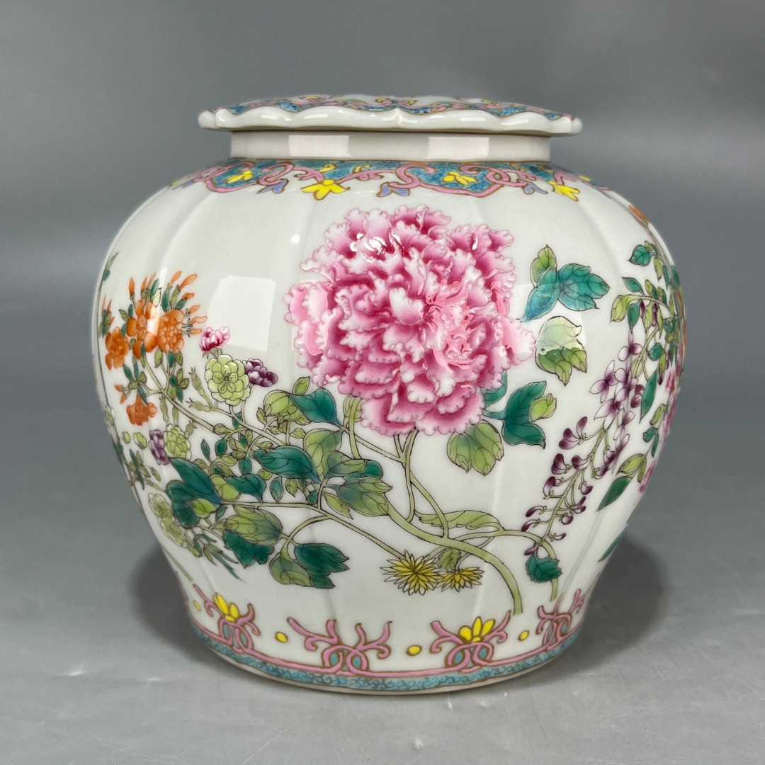 当代仿制 仿古乾隆年制粉彩花卉纹盖罐