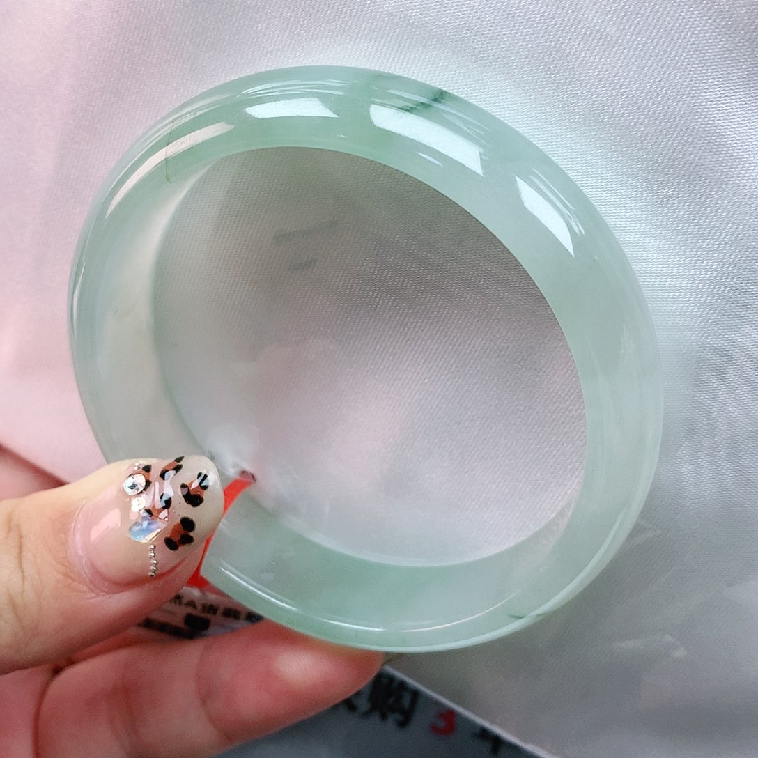 翡翠手镯未镶嵌54圈