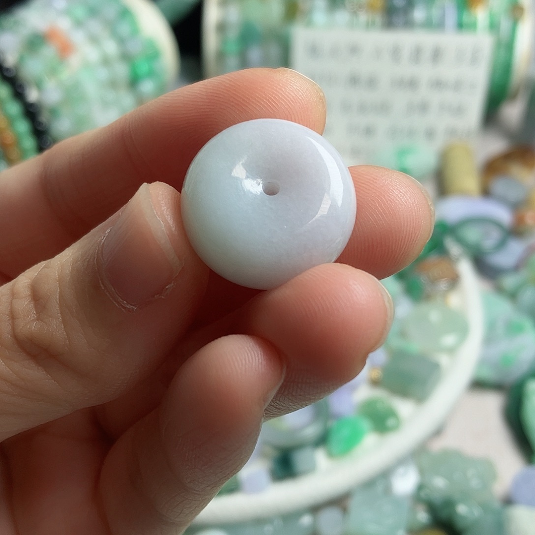 翡翠颈饰未镶嵌面包扣