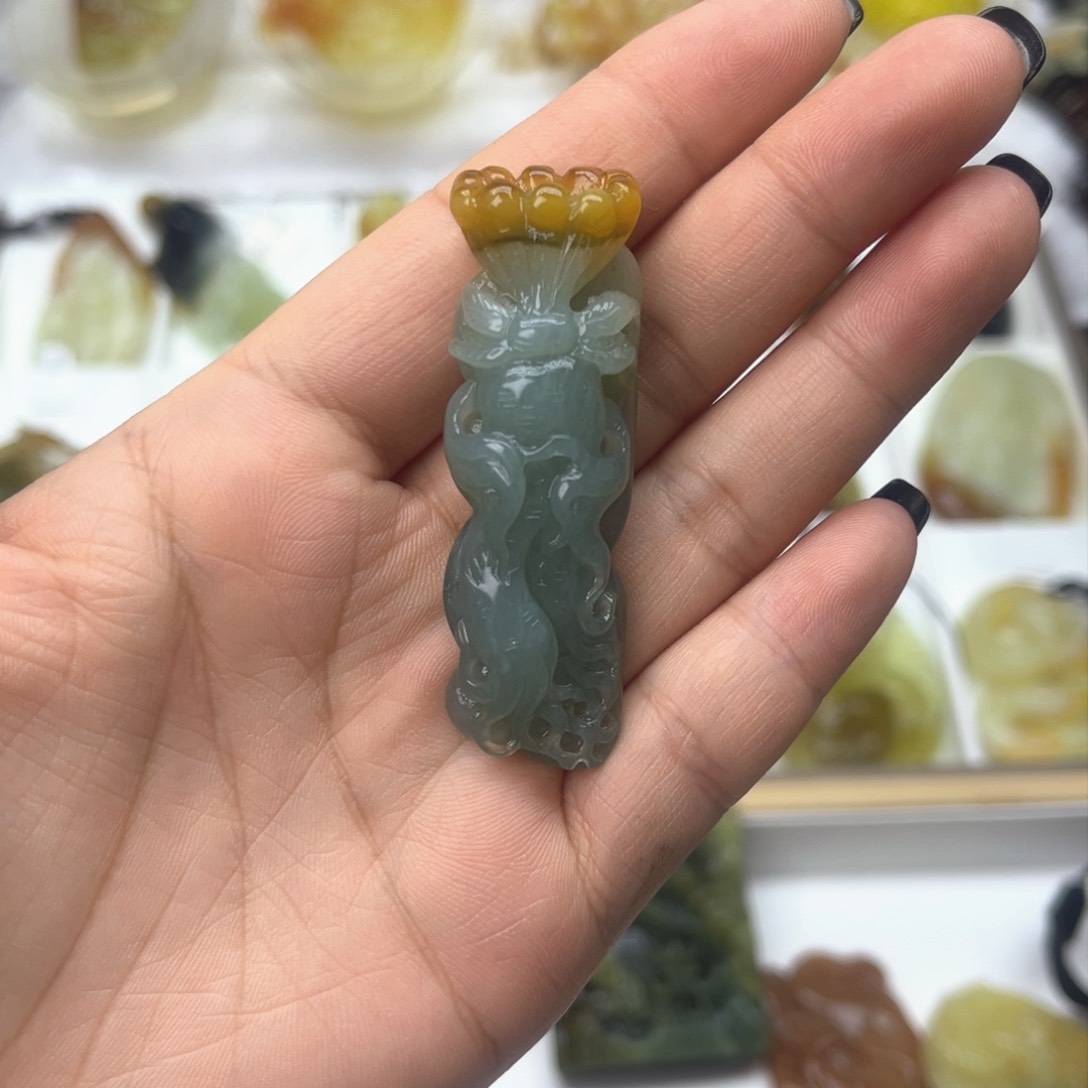 蛇纹石玉颈饰未镶嵌