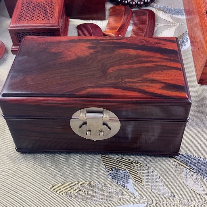 交趾黄檀（大红酸枝）